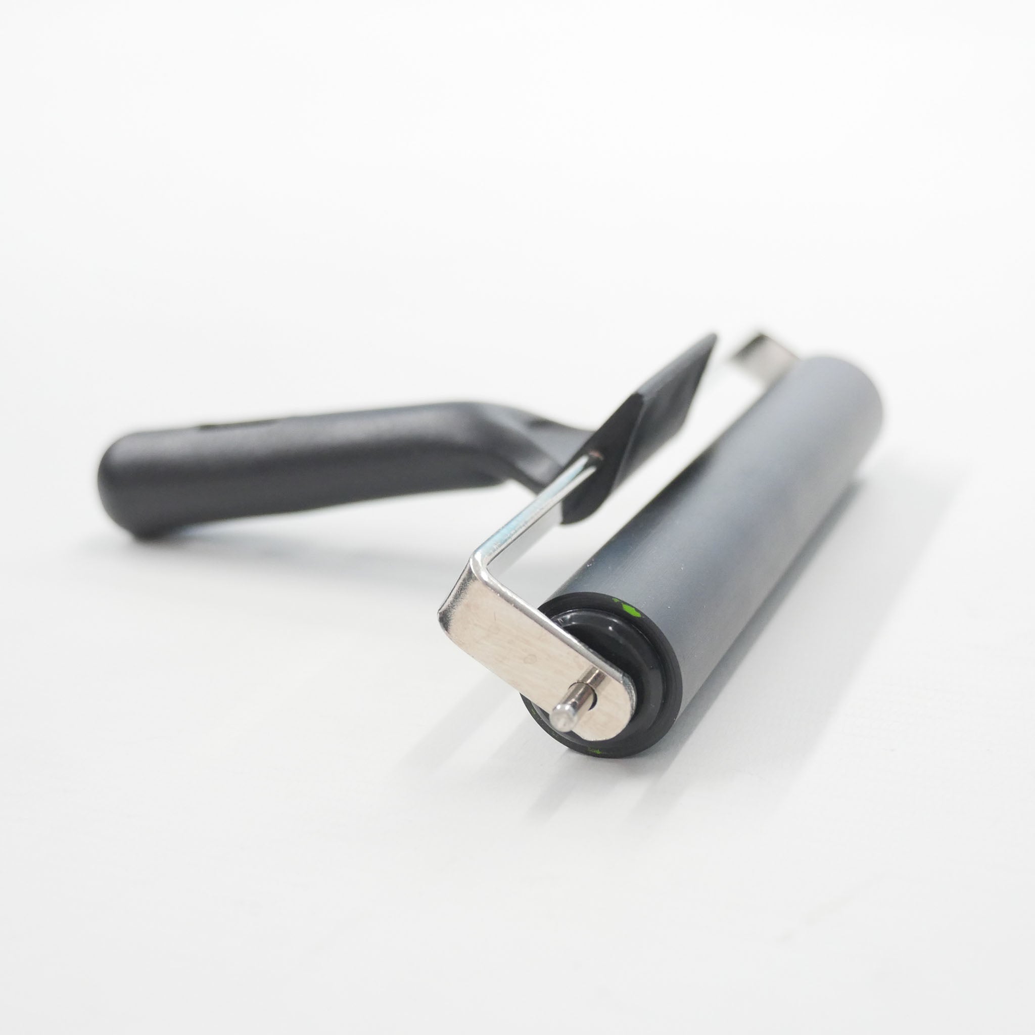 Linodruk rubberroller zwart 15 cm zijaanzicht