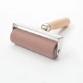 Premium linoleumsnede rubberroller met houten handvat close-up
