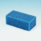 Ein blauer Schwamm für die Reinigung eines Siebdruckrahmens