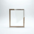 Ein Siebdruckrahmen aus Holz im Format A3.