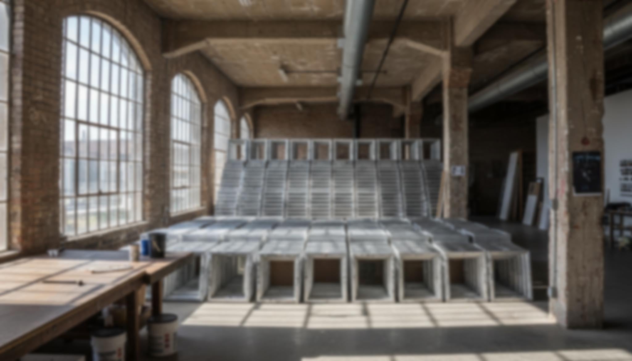 Siebdruckrahmen aus Aluminium in einer Halle