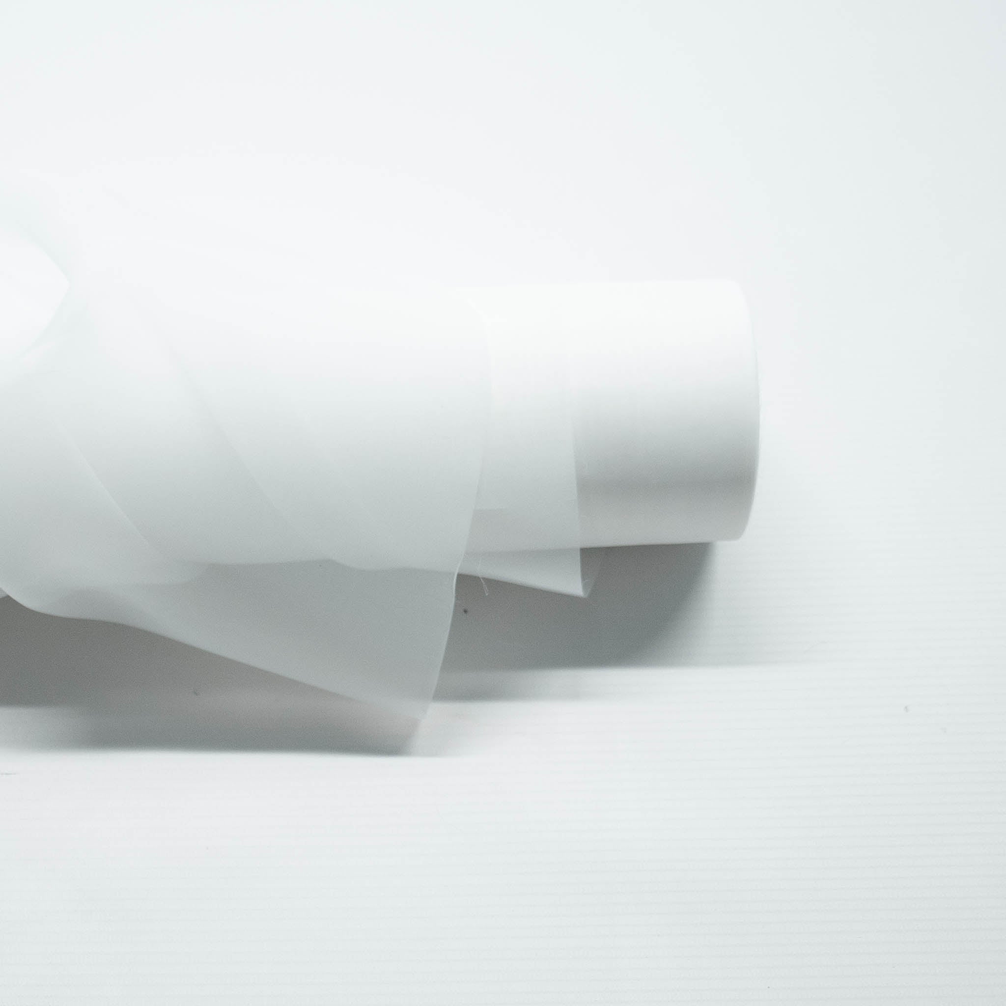 Eine Rolle mit Siebdruckgewebe in der Maschenweite 77T