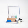 Ein Siebdruckset in der Größe A4 für Einsteiger von Dipilu. Ein Siebdruckrahmen, eine Siebdruckfarbe, ein Siebdruckrahmen, Fotoemulsion und eine Beschichtungsrinne.